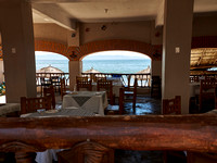À Bucerias, près de Puerto Vallarta, des restaurants sur le bord de la plage accueillent les visiteurs.