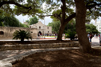 L'Alamo est une ancienne mission et forteresse, site du Siège de Fort-Alamo en 1836.  ---  The Alamo is a former mission and fortress, site of the Battle of the Alamo in 1836.