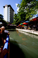 Le pittoresque River Walk est la principale attraction de San Antonio. --- The picturesque River Walk is San Antonio's main attraction.