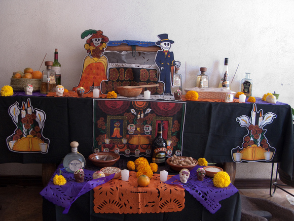 Étalage pour le mois des morts --- Display for the month of the dead.