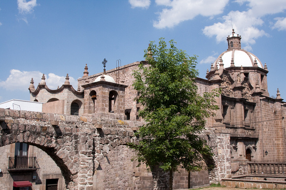 The present Templo de las Rosas was built in the 17th century. -- Le Templo de las Rosas actuel fut construit au 17ème siècle.