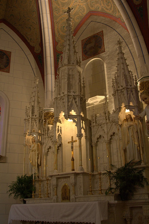 Chapelle Loretto, ''inspirée“ de la Sainte Chapelle.-- Loretto Chapel was inspired by the Sainte Chapelle, Paris.