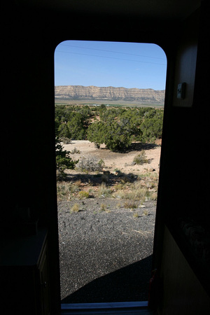 Une vue de la roulotte en route -- A view from the trailer en route