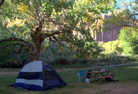 Les tentes ont les meilleures places ! -- Tents have the best views!