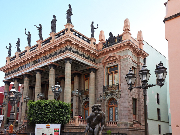 Le magnifique Teatro Juárez, construit entre 1873 et 1903 -- The magnificent Teatro Juárez, built between 1873 et 1903