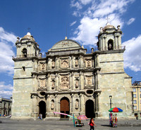 Oaxaca, ville et hotel --- Oaxaca city and hotel