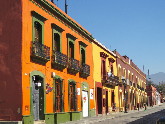 2013 - Rue typique d'Oaxaca -- Typical street of Oxaca