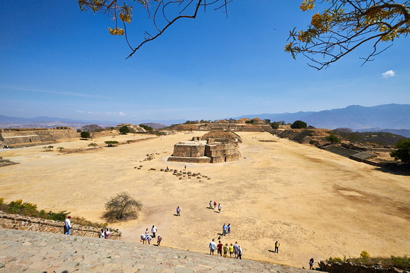 Vue spectaculaire bien méritée --- Well-deserved spectacular overview of Monte Alban