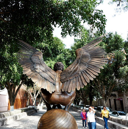 Les ailes monumentales -- The monumental wings
