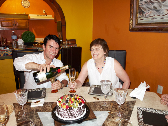 Pour le départ de Suzanne, nous fêtons au champagne chez nos amis voisins à Jocotepec.