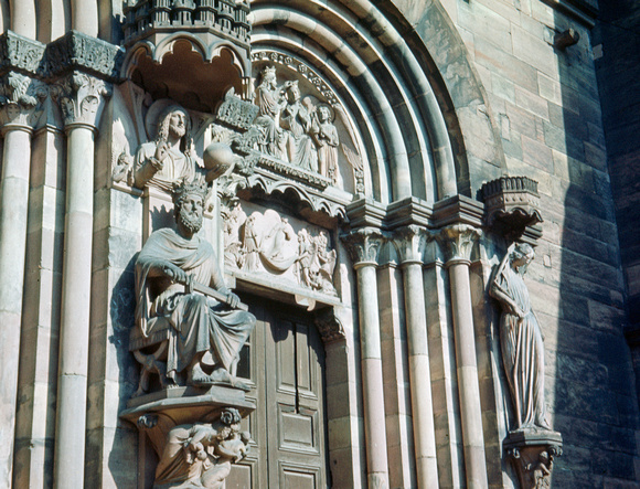 Cathédrale de Strasbourg - Portail roman. Façade primitive latéral sud