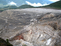 Le volcan Poás est un puissant symbole des forces géothermiques qui ont formé le Costa Rica. -- Poás volcano is a powerful symbol of the geothermal forces that formed Costa Rica