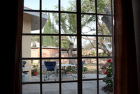 Vue de la porte coulissante dans notre chambre à coucher -- View from the sliding door in our bedroom.